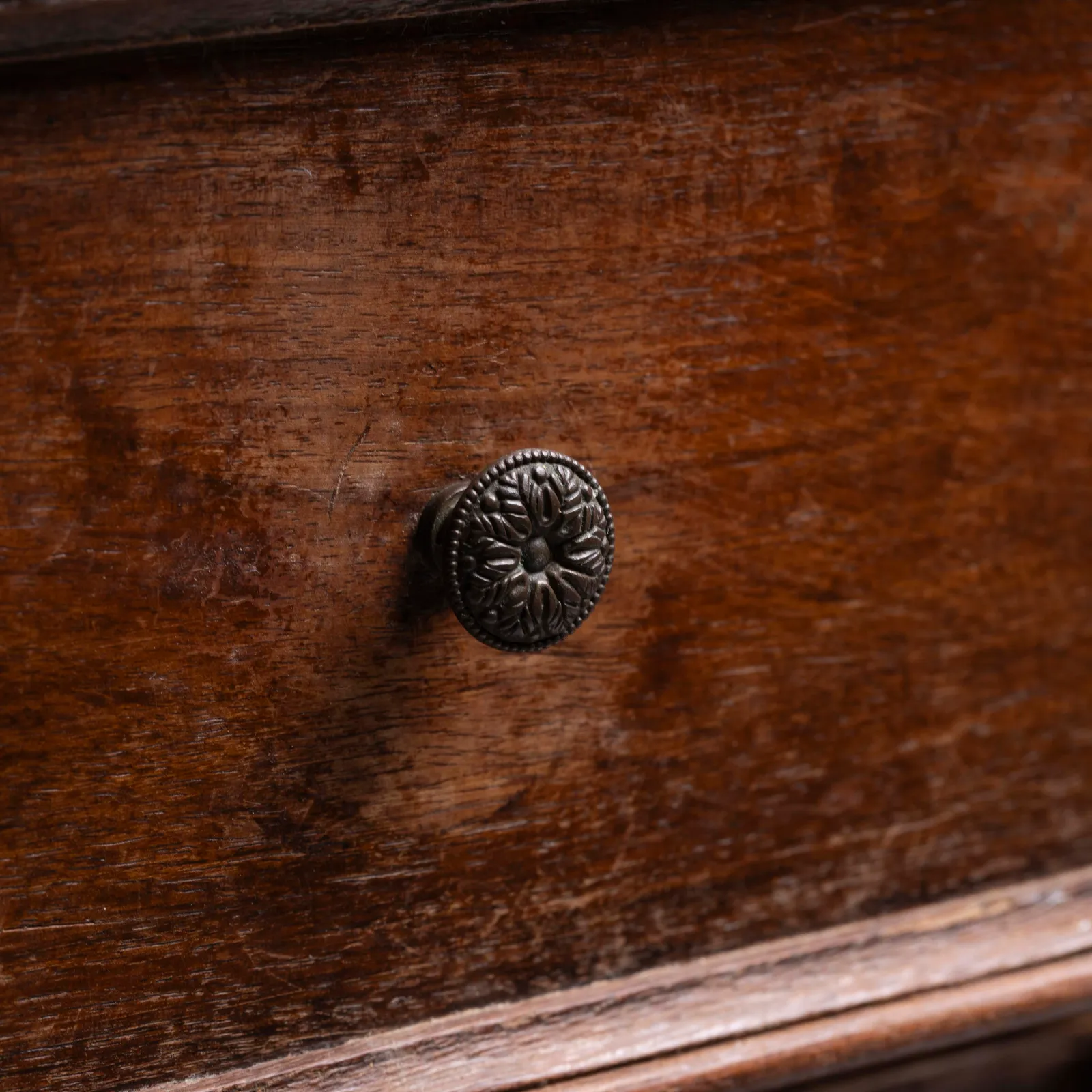 Mobiletto in legno massiccio