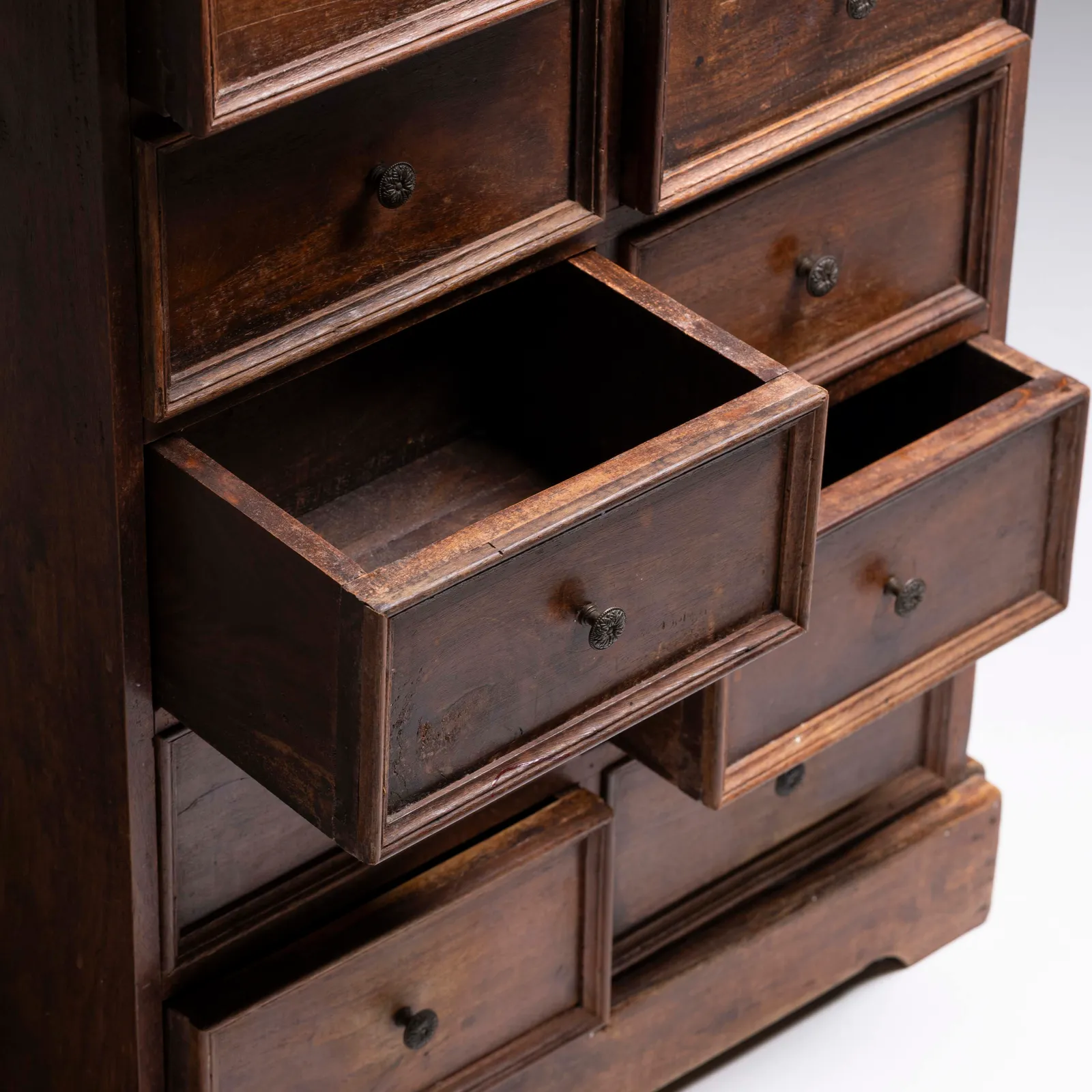 Mobiletto in legno massiccio