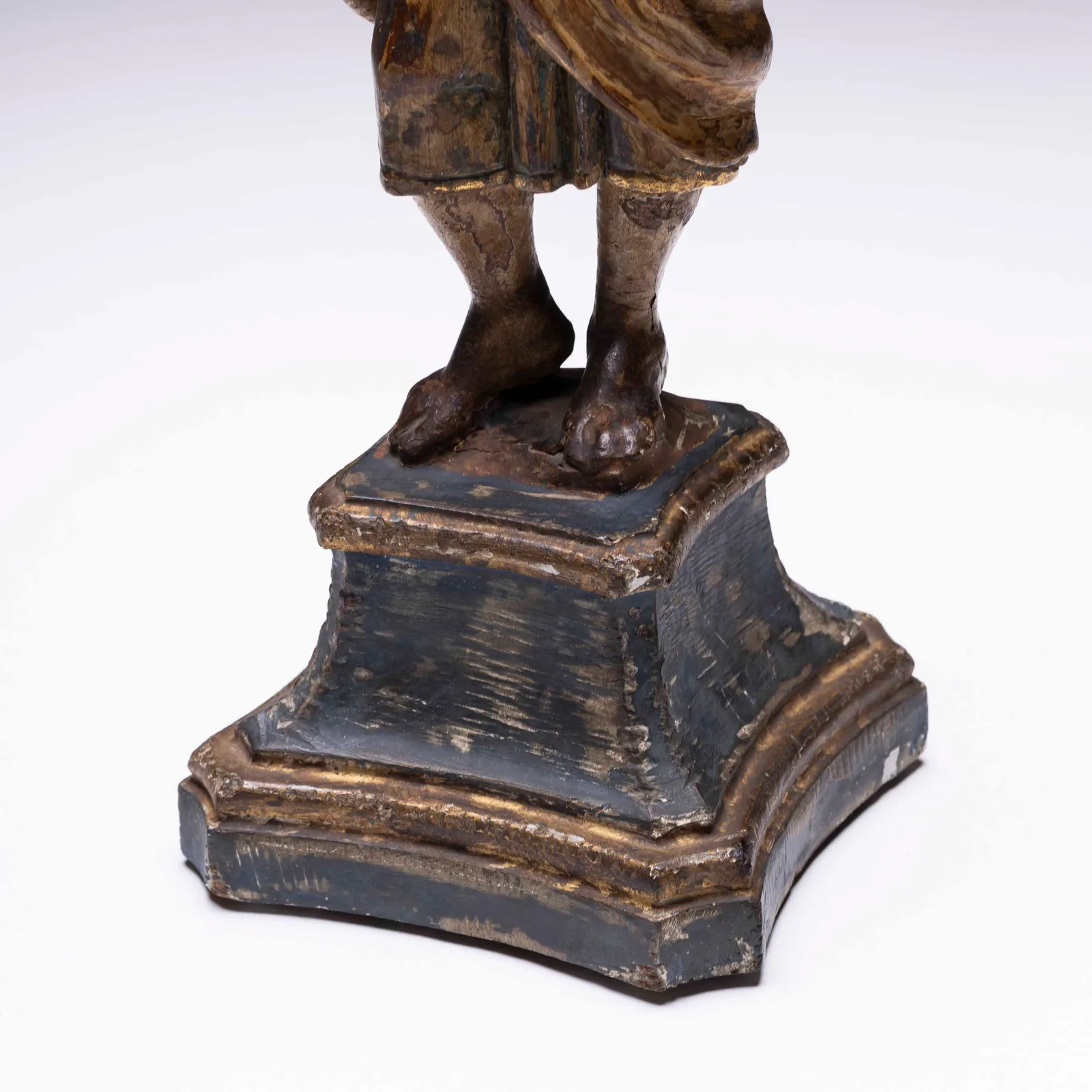 Statua di Santo in Adorazione 17 sec